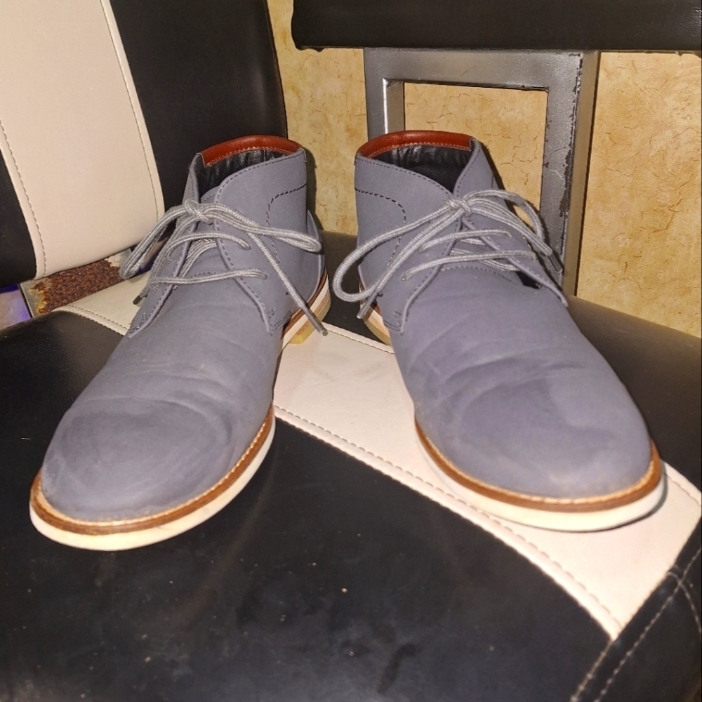 Calvin Klein Men's Gray Lace-Up Butter Soft Shoes In A Size 9M. Office, Casual